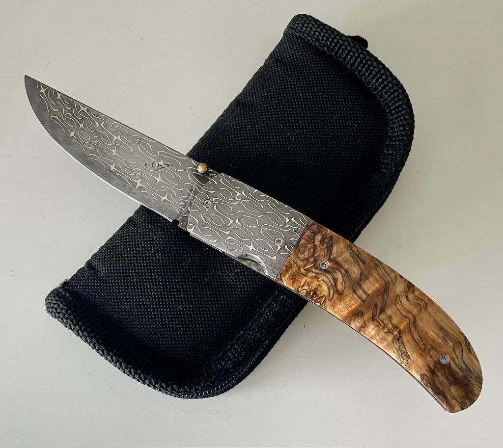 Artisan knife Christian Avakian horse chestnut Damascus
