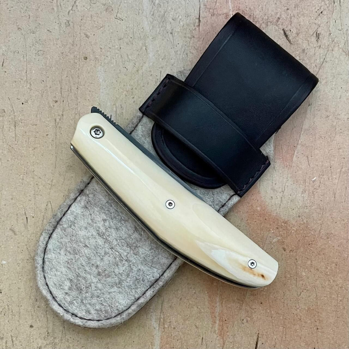Couteau pliant Michel Grini Kalisse phacochère damas, vue 2
